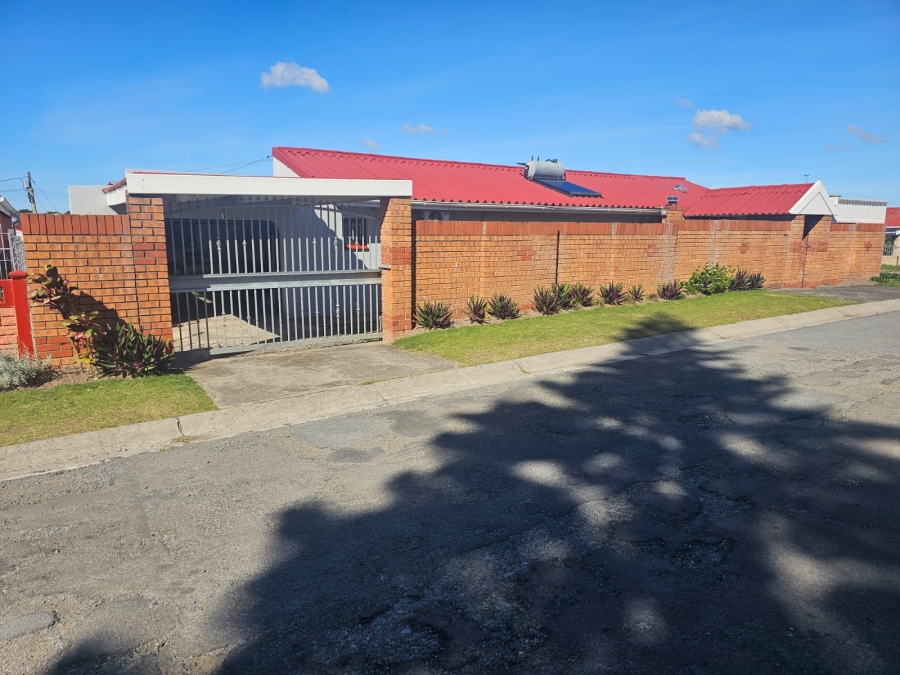 4 Bedroom Property for Sale in Braelyn Eastern Cape
